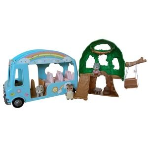 Calico Critters Sunshine Nursery Bus w/seats & Tree House Play set w/3 Figures